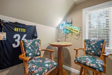 Tiny photo for 14234 Whitewater Loop, La Pine, OR 97739 (MLS # 220219917)
