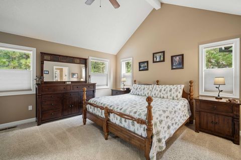 Tiny photo for 14234 Whitewater Loop, La Pine, OR 97739 (MLS # 220219917)