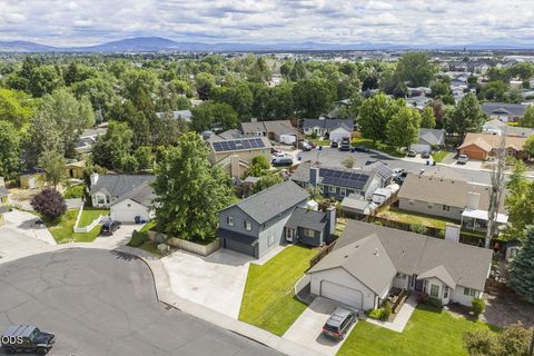 Tiny photo for 2834 SW 27th Court, Redmond, OR 97756 (MLS # 220224366)