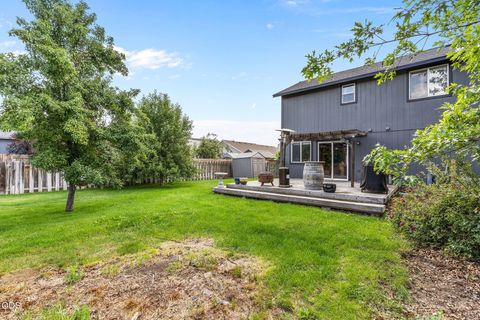 Tiny photo for 2834 SW 27th Court, Redmond, OR 97756 (MLS # 220224366)
