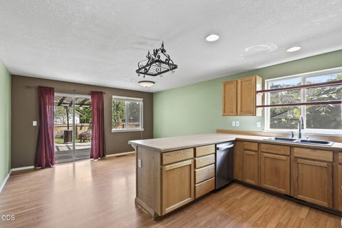 Tiny photo for 2834 SW 27th Court, Redmond, OR 97756 (MLS # 220224366)