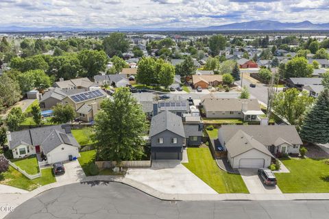 Tiny photo for 2834 SW 27th Court, Redmond, OR 97756 (MLS # 220224366)
