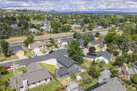 Tiny photo for 2834 SW 27th Court, Redmond, OR 97756 (MLS # 220224366)