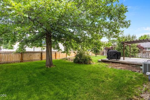 Tiny photo for 2834 SW 27th Court, Redmond, OR 97756 (MLS # 220224366)