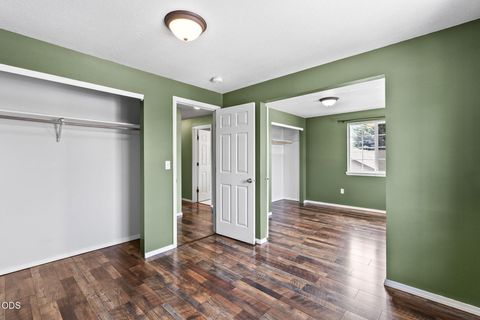 Tiny photo for 2834 SW 27th Court, Redmond, OR 97756 (MLS # 220224366)