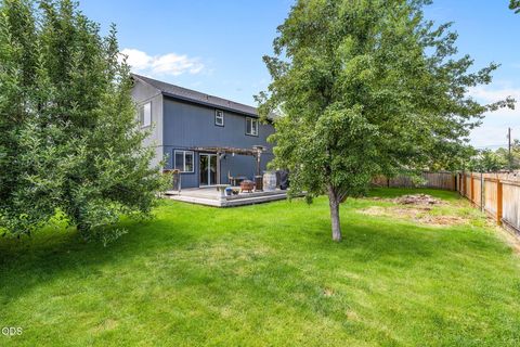 Tiny photo for 2834 SW 27th Court, Redmond, OR 97756 (MLS # 220224366)