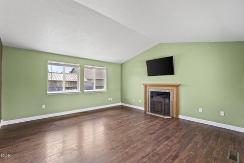 Tiny photo for 2834 SW 27th Court, Redmond, OR 97756 (MLS # 220224366)