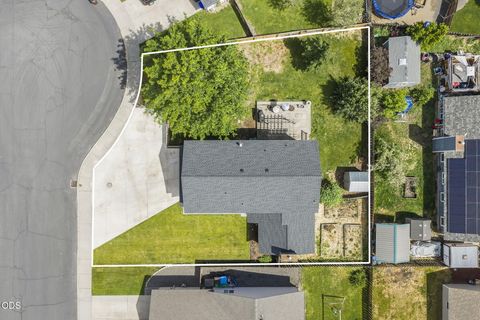 Tiny photo for 2834 SW 27th Court, Redmond, OR 97756 (MLS # 220224366)