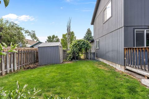 Tiny photo for 2834 SW 27th Court, Redmond, OR 97756 (MLS # 220224366)