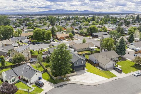 Tiny photo for 2834 SW 27th Court, Redmond, OR 97756 (MLS # 220224366)
