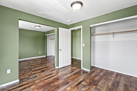 Tiny photo for 2834 SW 27th Court, Redmond, OR 97756 (MLS # 220224366)