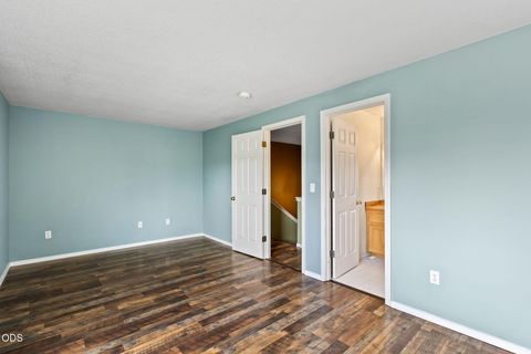 Tiny photo for 2834 SW 27th Court, Redmond, OR 97756 (MLS # 220224366)