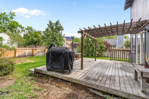 Tiny photo for 2834 SW 27th Court, Redmond, OR 97756 (MLS # 220224366)