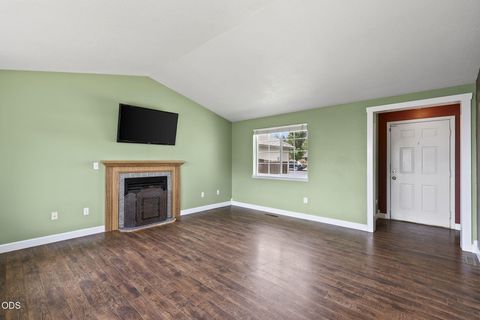 Tiny photo for 2834 SW 27th Court, Redmond, OR 97756 (MLS # 220224366)