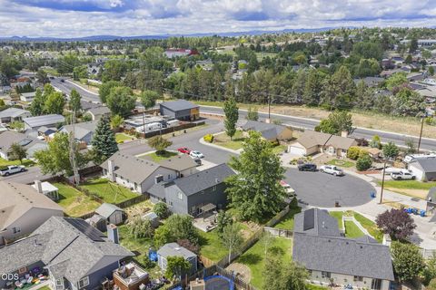 Tiny photo for 2834 SW 27th Court, Redmond, OR 97756 (MLS # 220224366)