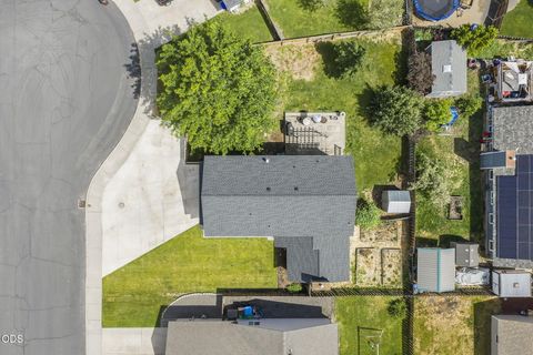 Tiny photo for 2834 SW 27th Court, Redmond, OR 97756 (MLS # 220224366)