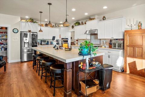 Tiny photo for 65550 78th Street, Bend, OR 97703 (MLS # 220213038)