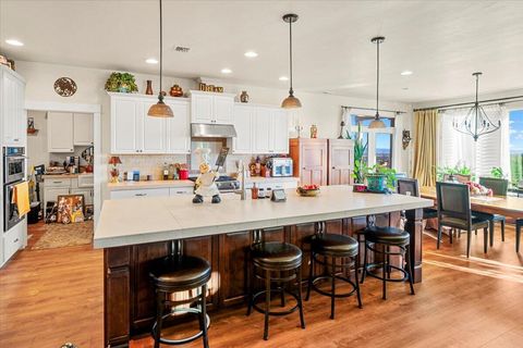 Tiny photo for 65550 78th Street, Bend, OR 97703 (MLS # 220213038)