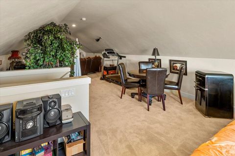 Tiny photo for 65550 78th Street, Bend, OR 97703 (MLS # 220213038)