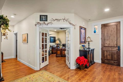 Tiny photo for 65550 78th Street, Bend, OR 97703 (MLS # 220213038)