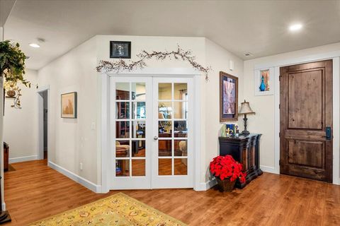 Tiny photo for 65550 78th Street, Bend, OR 97703 (MLS # 220213038)