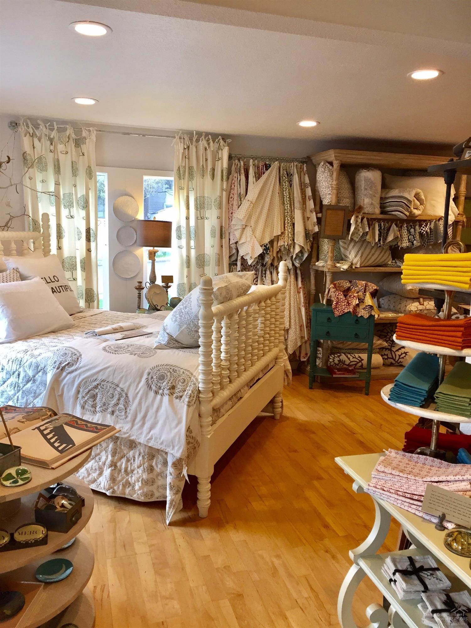 Kenwood - Commercial Sale