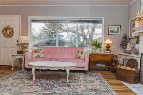 Tiny photo for 924 NE 9th Street, Bend, OR 97701 (MLS # 220215761)