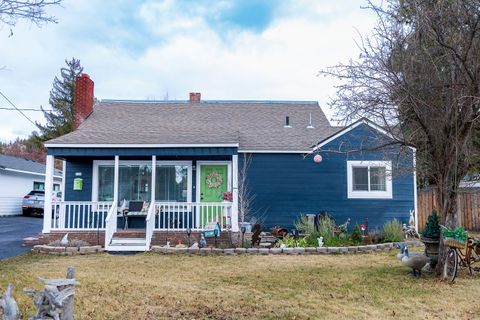 Photo of 924 NE 9th Street, Bend, OR 97701 (MLS # 220215761)