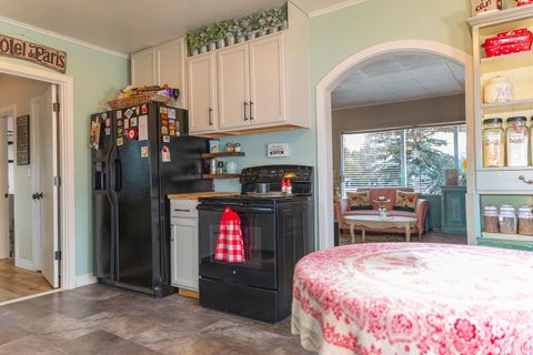 Tiny photo for 924 NE 9th Street, Bend, OR 97701 (MLS # 220215761)