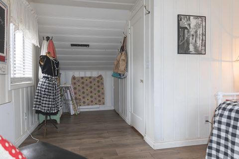 Tiny photo for 924 NE 9th Street, Bend, OR 97701 (MLS # 220215761)