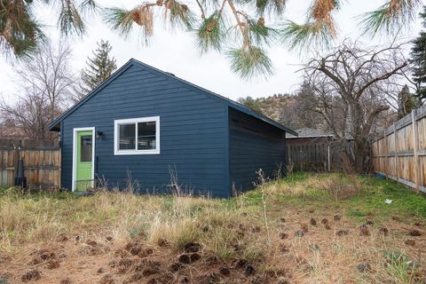 Tiny photo for 924 NE 9th Street, Bend, OR 97701 (MLS # 220215761)
