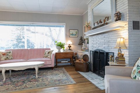 Tiny photo for 924 NE 9th Street, Bend, OR 97701 (MLS # 220215761)