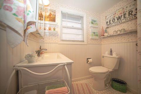 Tiny photo for 924 NE 9th Street, Bend, OR 97701 (MLS # 220215761)