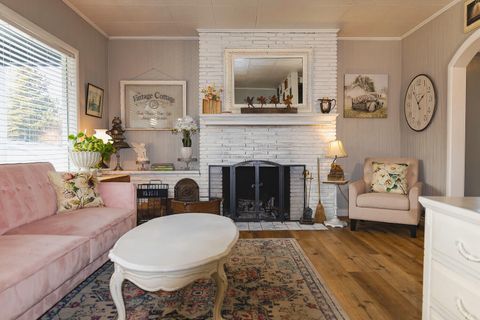 Tiny photo for 924 NE 9th Street, Bend, OR 97701 (MLS # 220215761)