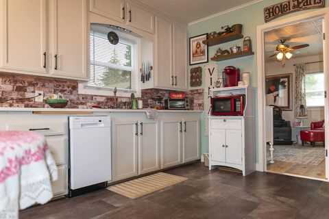 Tiny photo for 924 NE 9th Street, Bend, OR 97701 (MLS # 220215761)