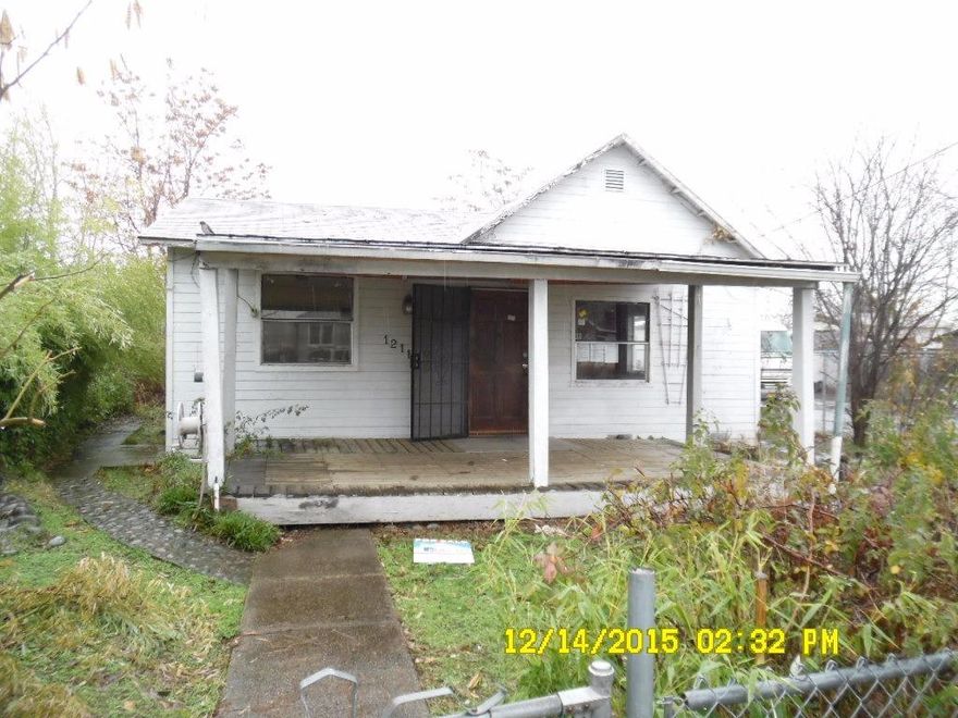 1510 Sq.ft. Two bedroom, one bath home. Could be three or four bedrooms with the addition of closets. Home on a small lot, but close to Rogue Valley Mall, bus service and downtown. Little work on this property and it would be real nice. Alley entrance also.