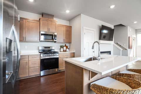 Tiny photo for 740 NW Varnish Place, Redmond, OR 97756 (MLS # 220227221)