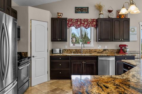 Tiny photo for 26807 Grandview Road, John Day, OR 97845 (MLS # 220220258)