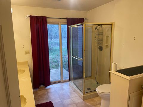 Tiny photo for 800 Sunny Glen Way, Wolf Creek, OR 97497 (MLS # 220215431)