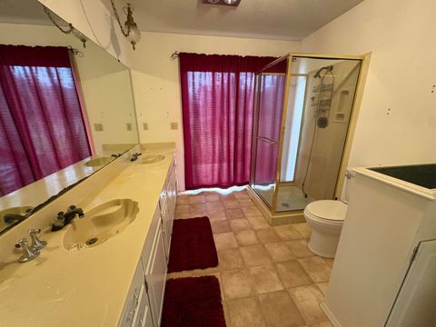 Tiny photo for 800 Sunny Glen Way, Wolf Creek, OR 97497 (MLS # 220215431)