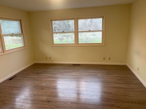 Tiny photo for 800 Sunny Glen Way, Wolf Creek, OR 97497 (MLS # 220215431)