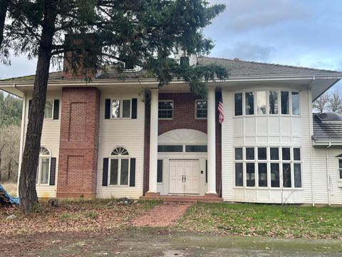 Photo of 800 Sunny Glen Way, Wolf Creek, OR 97497 (MLS # 220215431)