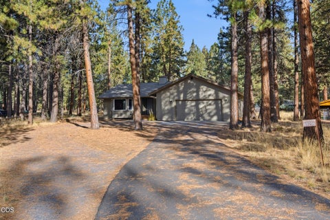 Photo of 69296 Ladigo, Sisters, OR 97759 (MLS # 220230129)