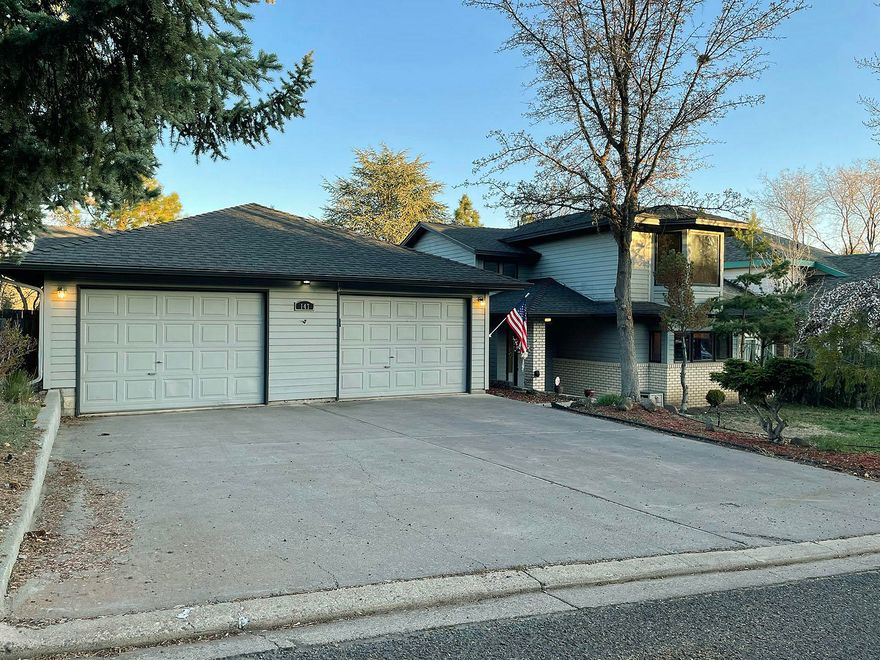 Great 4 bedroom, 3 bathroom home is located in a wonderful school district in a quiet, friendly neighborhood. Home is situated close to OIT, Sky Lakes Medical Center, and downtown. The home features solid hardwood flooring with the tiled bathrooms and entry. The kitchen is equipped with high-end appliances, and beautiful oak cabinetry features in the kitchen and bathrooms. Great open floor plan on the main floor area. Built-in central vacuum system. Private indoor built-in hot tub room. Dog kennel/Storage area. Four solar tubes provide natural light to the north side of the home. The property has many mature trees which provide excellent shade in the summer and makes for a very private back yard. The back yard is low maintenance and beautiful in all seasons. A must see..