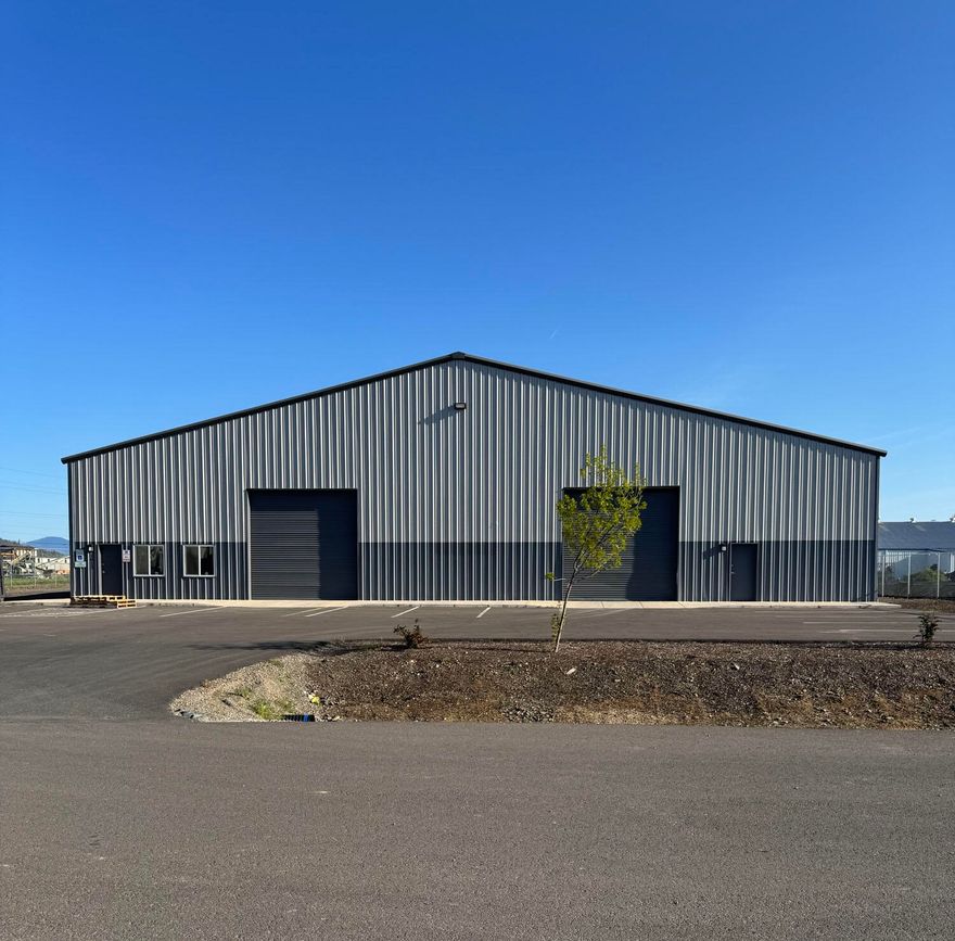 Rare recently constructed industrial building available for lease . The property is located just North of Medford in White City with close proximity to major arterials. The 10,000SF building was completed in 2022 and sits on a fully improved 1.00AC lot which includes fencing, rocked yard space, and paved parking. The building is comprised of a fully insulated clear span warehouse, quality office improvements, 3 grade level roll-up doors and LED lighting.
