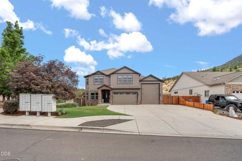 Tiny photo for 4401 Vista Pointe Drive, Medford, OR 97504 (MLS # 220224129)