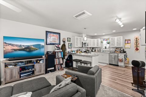 Tiny photo for 7834 Jacqueline Way, White City, OR 97503 (MLS # 220213554)