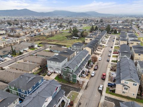 Tiny photo for 7834 Jacqueline Way, White City, OR 97503 (MLS # 220213554)