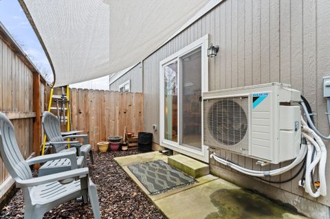 Tiny photo for 7834 Jacqueline Way, White City, OR 97503 (MLS # 220213554)