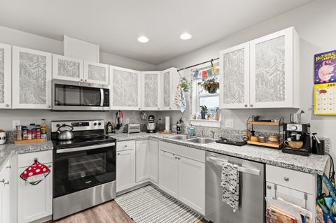 Tiny photo for 7834 Jacqueline Way, White City, OR 97503 (MLS # 220213554)